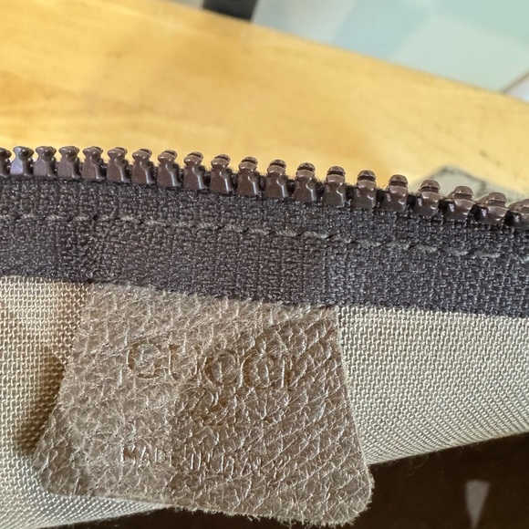 Gucci Brown Toiletry Bag with Monogram Design - Picture 12 of 13